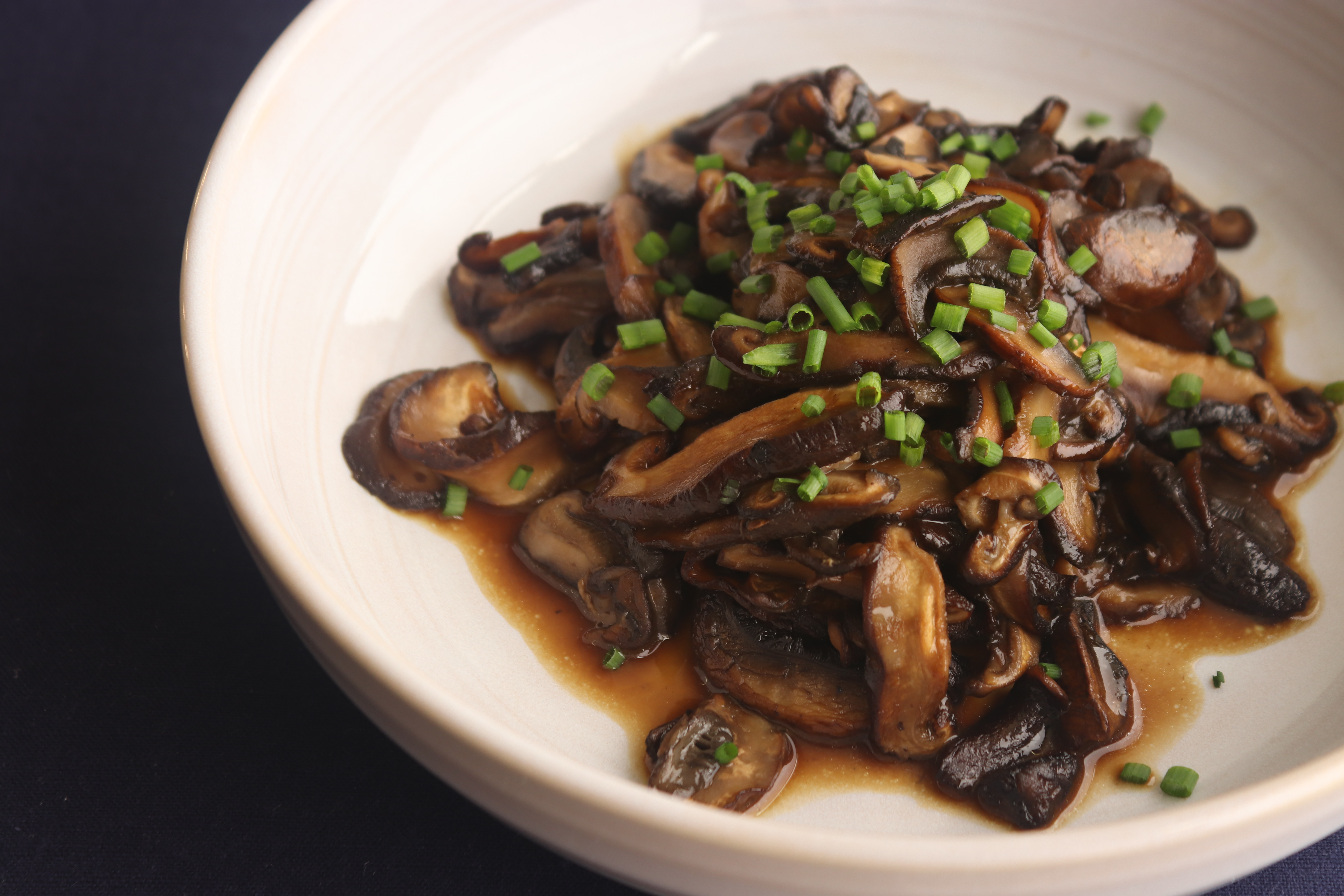Shiitake Mushrooms Recipe (Quick & Easy) - Momsdish