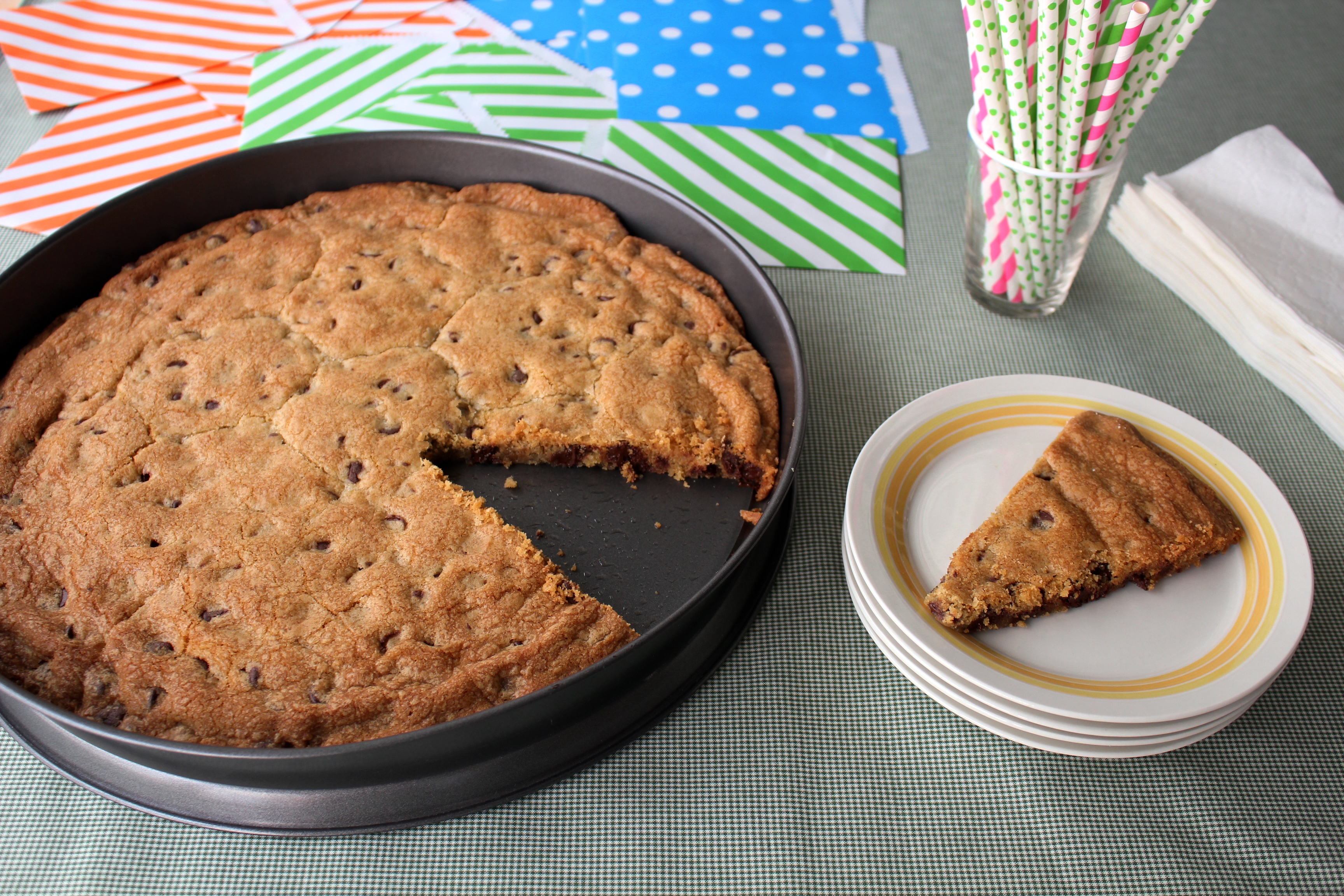 Monster Cookie Pizza | Emerils.com