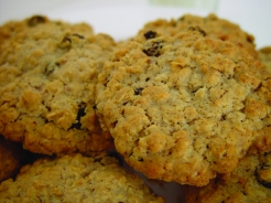 Big And Chewy Oatmeal Cookies | Emerils.com