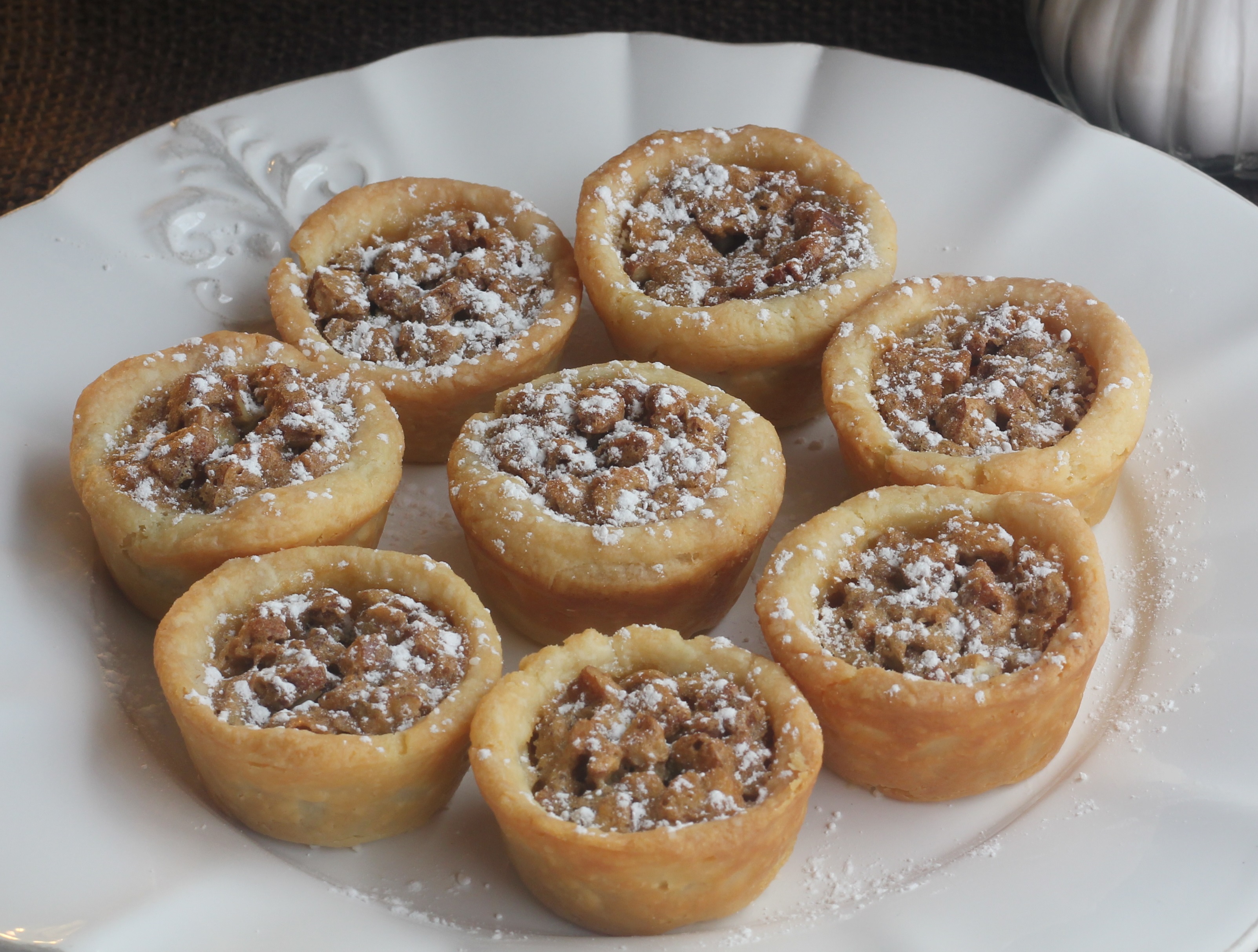 https://static.emerils.com/mini%20pecan%20pie%20emeril%20tailgates.jpg