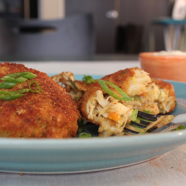 Crab Cakes With Chipotle Tartar Sauce